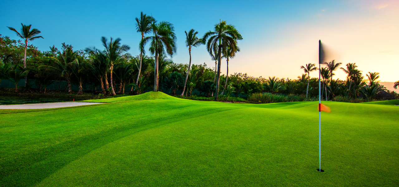 Propiedades junto a campos de golf en Marbella: qué valorar antes de comprar
