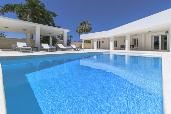 Unique modern 4 bedroom beachside villa in Marbesa