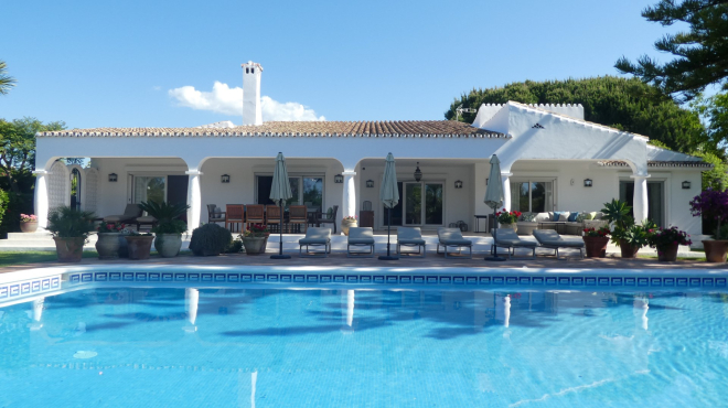 Mediterranean one floor villa recently refurbished in Atalaya Baja, Estepona