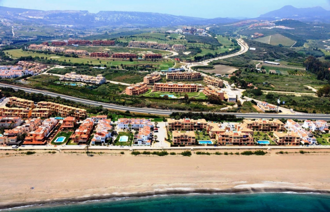 Commercial unit in Casares, close to the beach and Doña Julia Golf Course