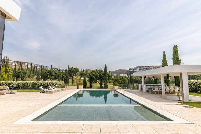 Spectacular contemporary frontline golf villa in Los Flamingos Golf