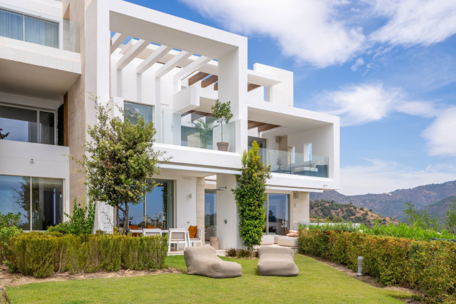 3 bedroom ground floor apartment with sea views in Palo Alto, Ojen
