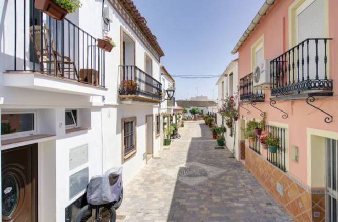 Newly renovated townhouse in Estepona town centre