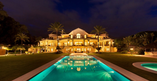 Magnificent frontline beach luxury villa within the exclusive Marbella Club