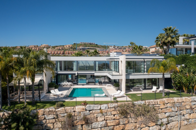 Contemporary villa in La Alquería, Benahavís