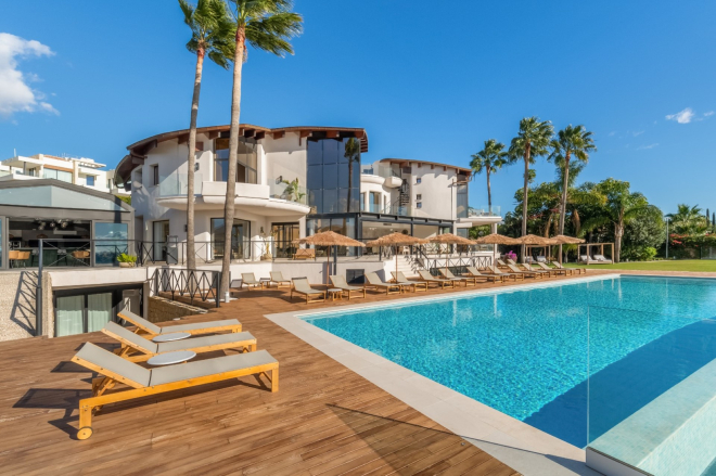 Una villa de lujo de cinco estrellas con 14 dormitorios en Los Flamingos Golf Resort