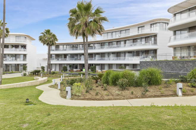 Exquisite frontline beach apartment in The Edge, Estepona
