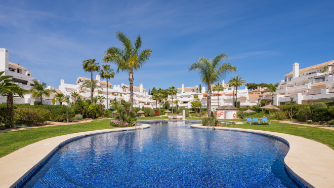Elegant coastal living apartment in Los Monteros Palm Beach