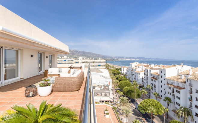 Ático con vistas panorámicas en Marina Banús, Marbella