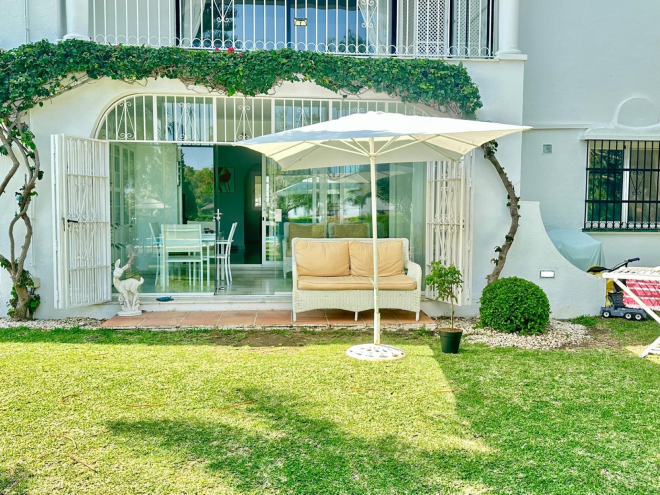 Bright and spacious ground floor apartment in El Paraiso, Estepona East