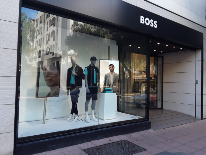 Amplio local comercial en Puerto Banús.
