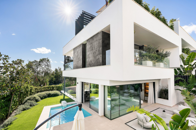 Luxurious corner villa in Sierra Blanca, Marbella Golden Mile