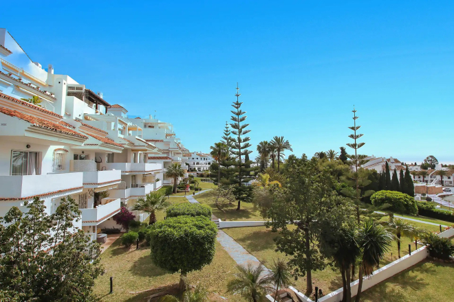 Contemporary Apartment in Nueva Andalucía.