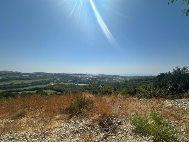 Prime south-facing plot with panoramic views in Finca Cortesin, Casares