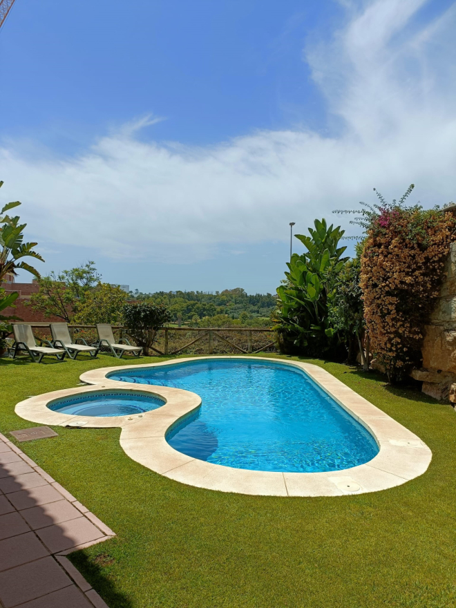 Semi-detached corner house with private pool and jacuzzi in Santa Clara Golf, Marbella East