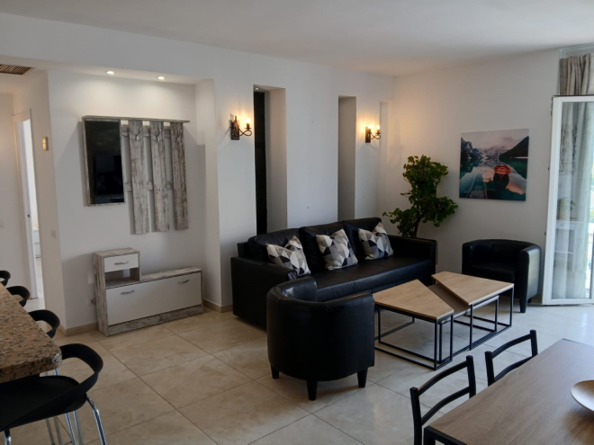 Contemporary 2 bedroom apartment in Puerto Banus Marina
