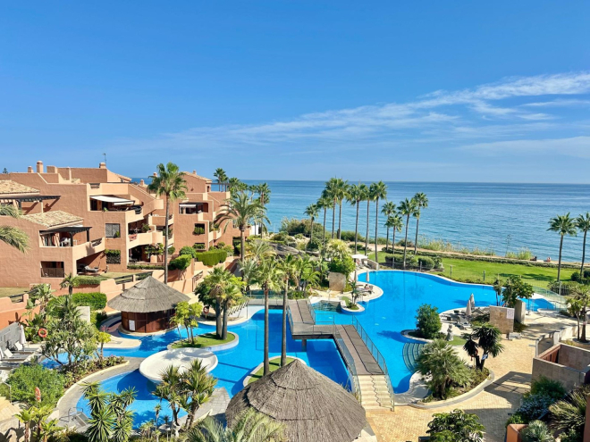 Elegant frontline beach penthouse in Mar Azul, New Golden Mile