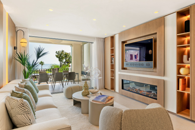 Apartamento renovado en primera línea de playa con 3 dormitorios en Bahía del Velerín, Nueva Milla de Oro