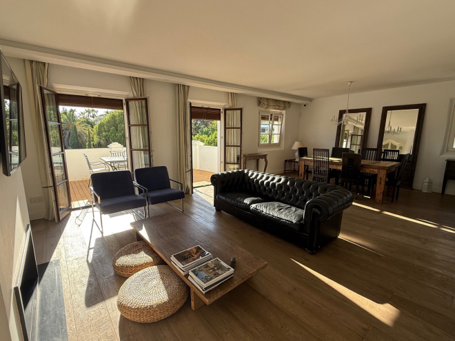 Stylish 3 bedroom penthouse with panoramic views on Marbella's Golden Mile