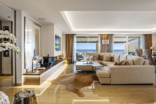 Elegant duplex penthouse with panoramic views in Los Almendros, Benahavis