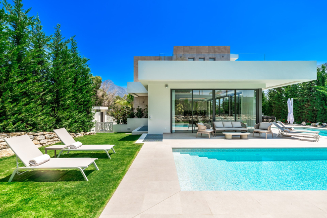 Luxurious 4 bedroom villa in La Cerquilla, Nueva Andalucia, Marbella