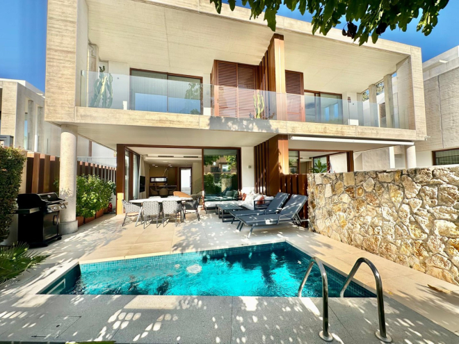4 bedroom luxury townhouse in The Collection, Puente Romano