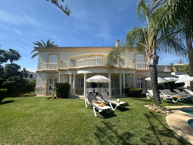 Elegant 5 bedroom Villa in Valdeolletas, Marbella town