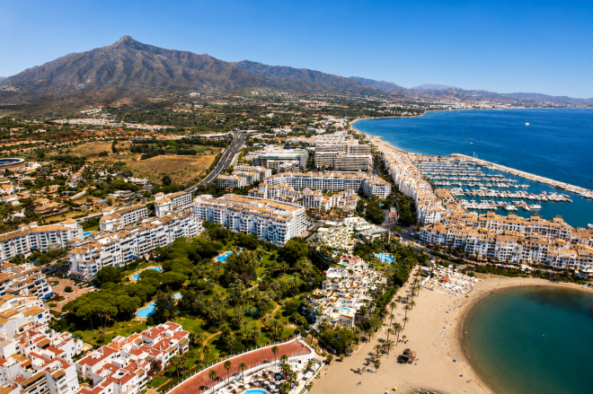 Frontline beach ground floor apartment in Playas del Duque, Puerto Banus