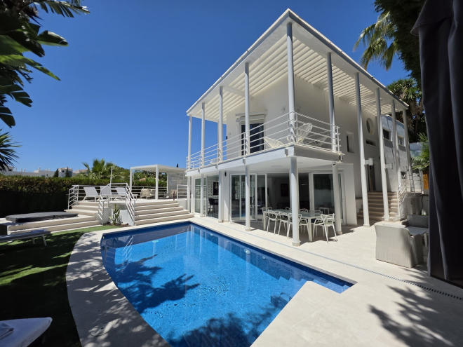4 bedroom fully renovated contemporary villa in Nueva Andalucia