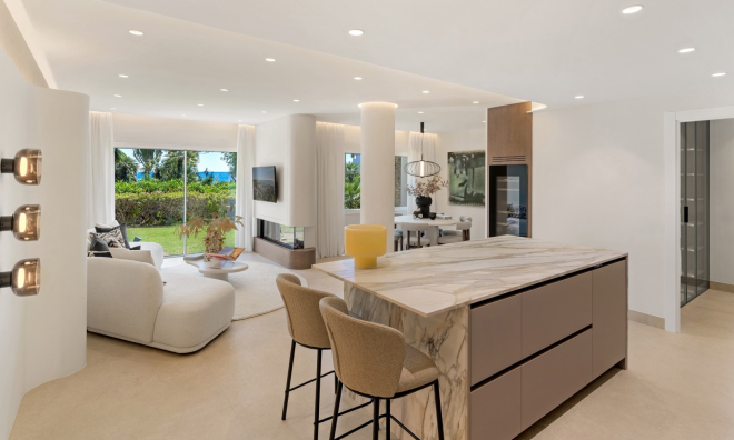 3 bedroom ground floor beachfront apartment in Costalita, Estepona