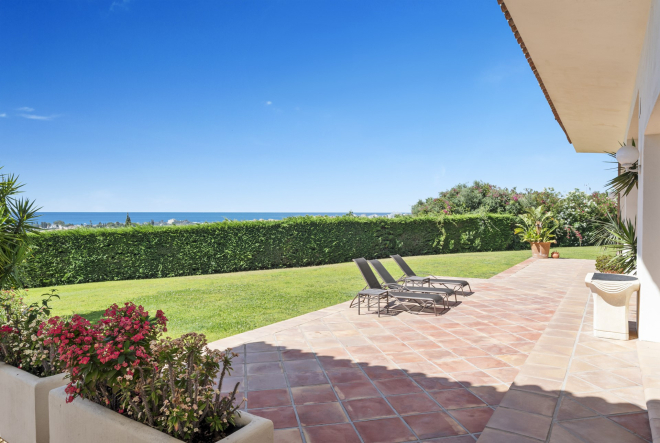 South-facing luxury villa in El Capitan with panoramic sea views