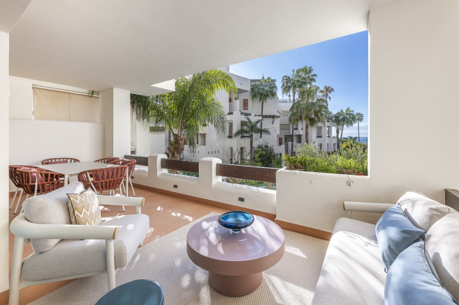 Luxury 3-bedroom seaside apartment in Bahía del Velerín.