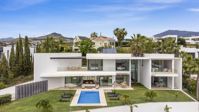 Villa with spectacular views in La Alquería, Benahavís.