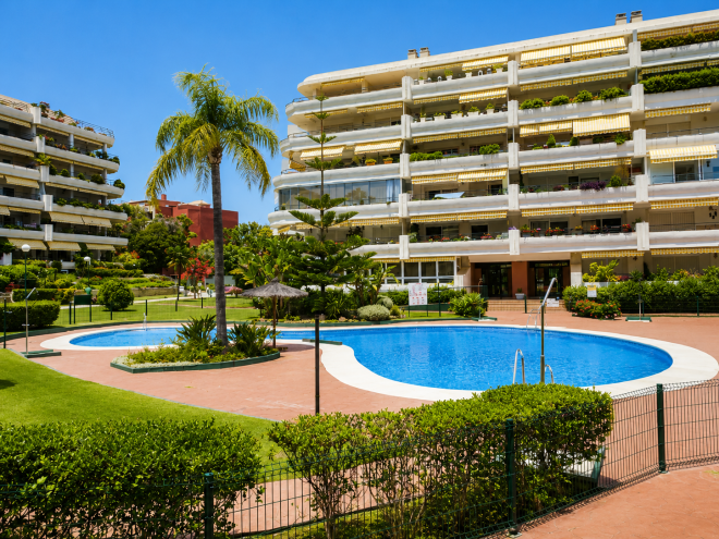 South-facing ground floor apartment frontline golf with panoramic views in Campos de Guadalmina, Guadalmina Alta
