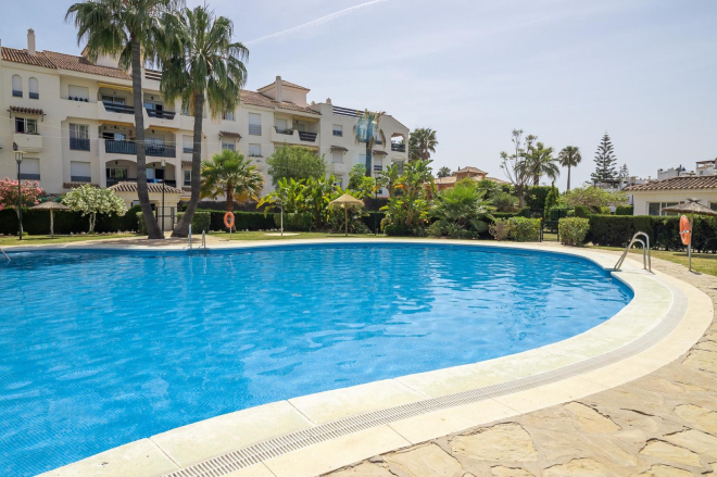 3-bedroom beachside apartment in Lorcrisur, San Pedro de Alcántara.