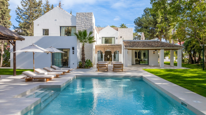 Luxury 5  bedroom family villa, second line golf in Aloha, Nueva Andalucia