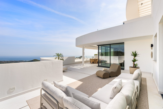 Spacious and modern 3 bedroom penthouse in Palo Alto, Ojen
