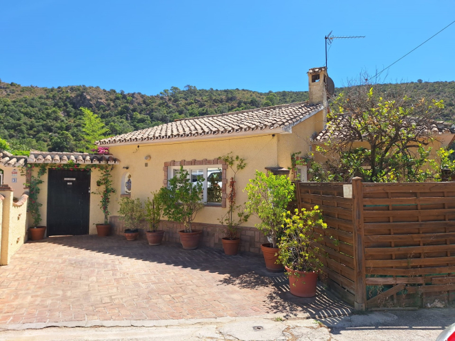 2 bedroom villa in the heart of Benahavis town center