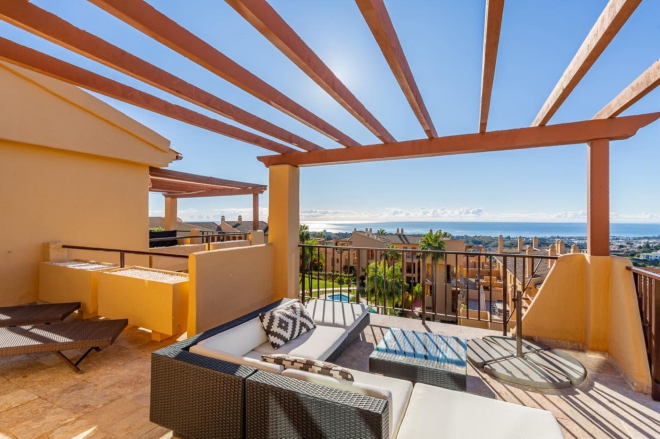 2 bedroom penthouse with panoramic views in Hacienda del Señorio de Cifuentes, Benahavis