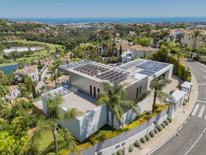 Striking contemporary villa with heated infinity pool in Los Arqueros Golf