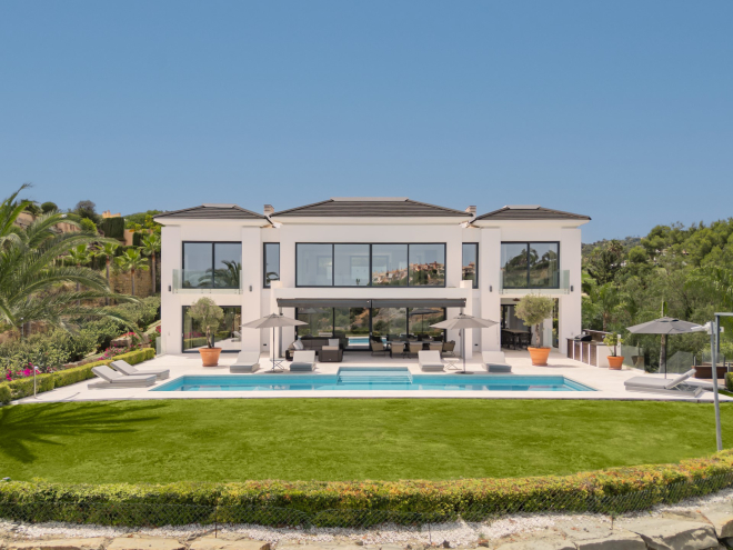 Exceptional 6-Bedroom Contemporary Villa with heated pool and spa in Los Almendros, Benahavis
