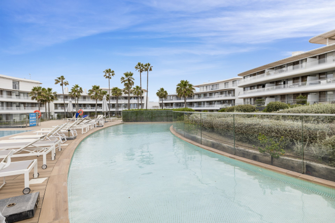 Luxury beachfront apartment with direct garden access in The Edge, Estepona West