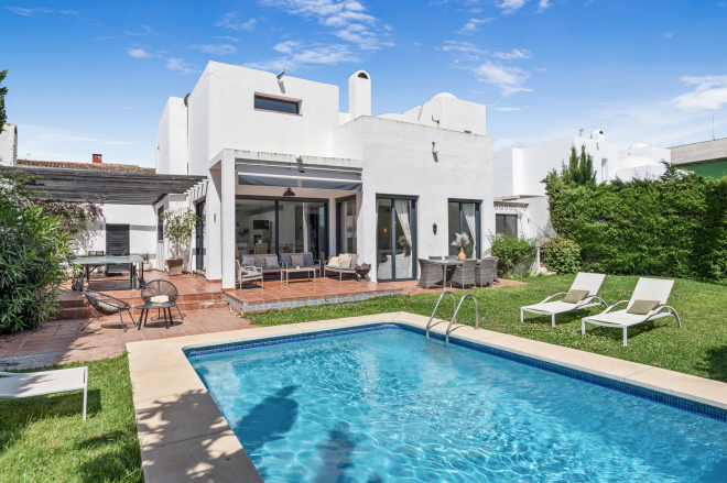 Villa de 6 dormitorios en Nueva Andalucía, Marbella.