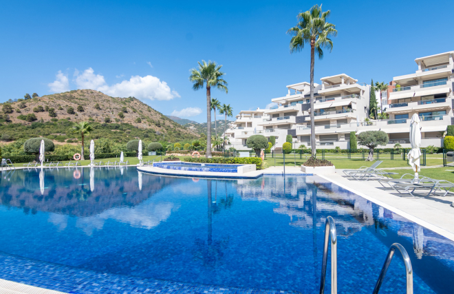 Spacious 3 bedroom luxury ground floor apartment in Los Arrayanes Golf