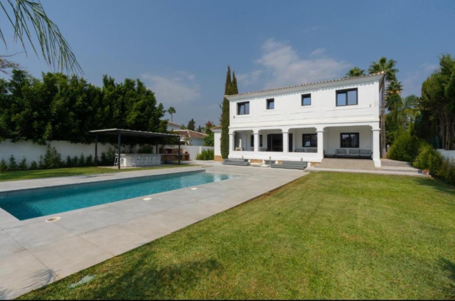 Contemporary 6 bedroom villa with saltwater pool in Aloha, Nueva Andalucía
