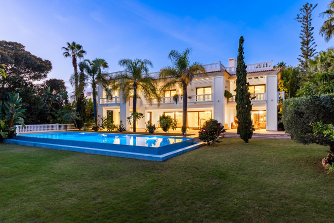 Luxury villa in Casasola, Estepona, next to the beach.
