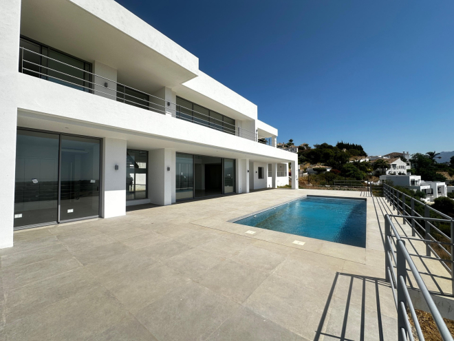 Newly built 5 bedroom contemporary villa with panoramic sea views in Puerto del Capitán, Benahavís