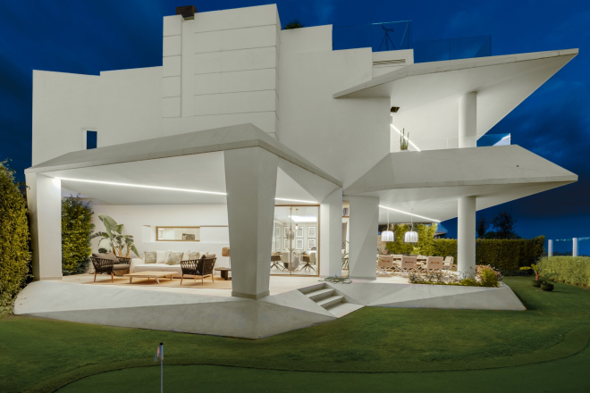 Luxury modern-architecture semi-detached villa in Nueva Andalucía