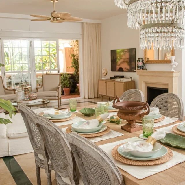 🌟 Exquisite Town House for Sale in Oasis de Nagüeles, Marbella Golden Mile 🌟Located in the sought-after Oasis de Nagüeles area on Marbella's Golden Mile, this luxurious 3-bedroom town house offers the perfect blend of comfort and style. With 308m² of living space, it’s ideal for those seeking a tranquil lifestyle close to Marbella’s best amenities.🏡 Key Features:3 spacious bedrooms, 3 bathrooms, plus a guest toilet.
Beautiful communal pool and manicured gardens.
Modern interior with air conditioning, marble floors, and a fireplace.
Fully fitted kitchen with top-tier appliances.
Covered and uncovered terraces with stunning mountain and sea views.
Secure gated community with alarm system and security shutters.
Located close to schools, shops, golf courses, and the beach, this town house is perfect for families or those seeking a vibrant Marbella lifestyleShort term rent: 8.600 € / week📲 +34 952908712
📧 contact@marbellauniqueproperties.com
📍 C/Jesus Puente, 25, Puerto Banus, Marbella
🌍 www.marbellauniqueproperties.com#uniqueproperties #LuxuryLiving #NuevaAndalucía #FincaLaJudía #LuxuryVilla #RealEstate #ShortTermRent #DreamGetaway